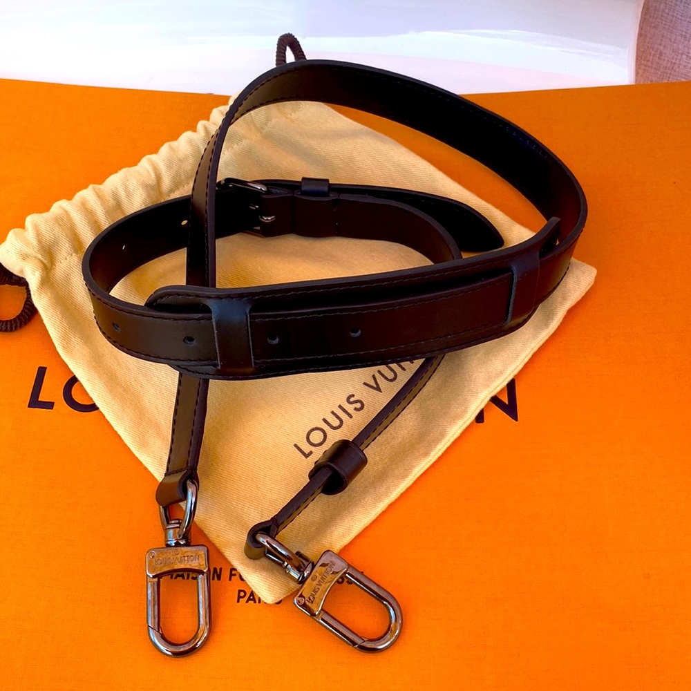 NWOT Louis Vuitton Shoulder Strap Black. Graphite Silver Hardware